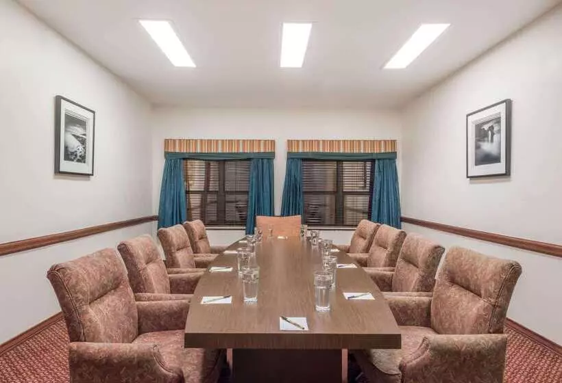 Otel Super 8 By Wyndham Weslaco