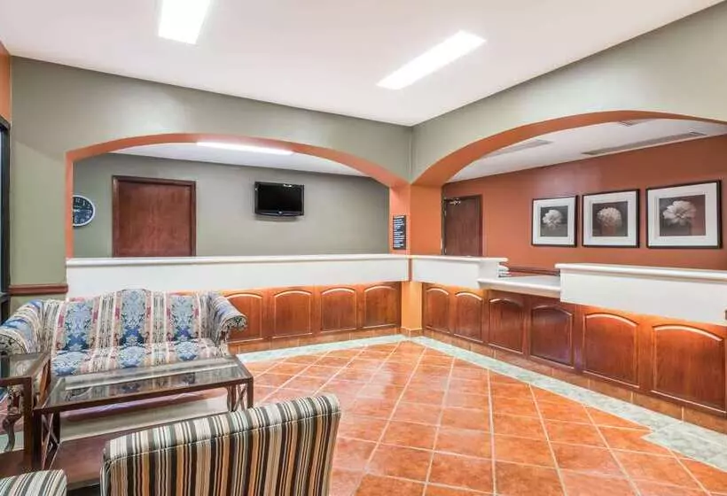 Otel Super 8 By Wyndham Weslaco