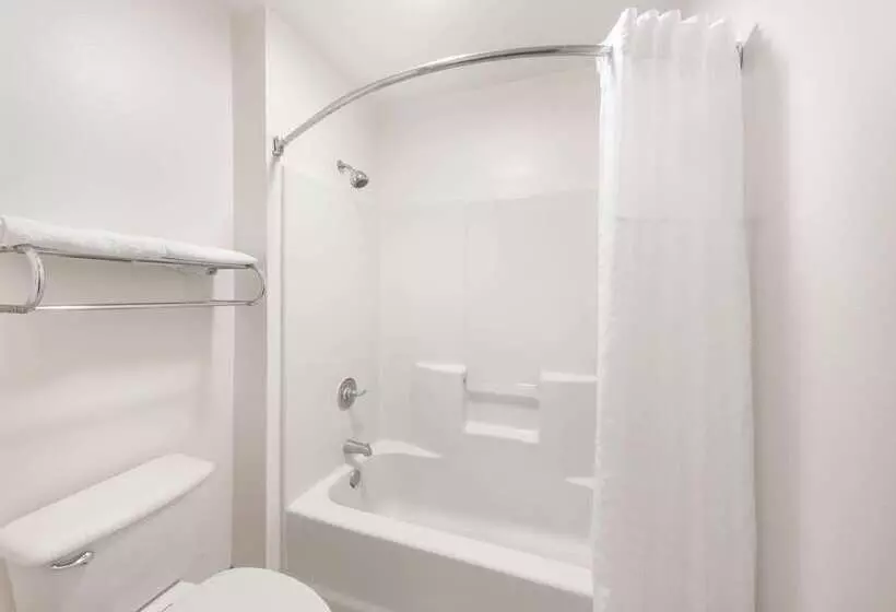 Otel Super 8 By Wyndham Weslaco