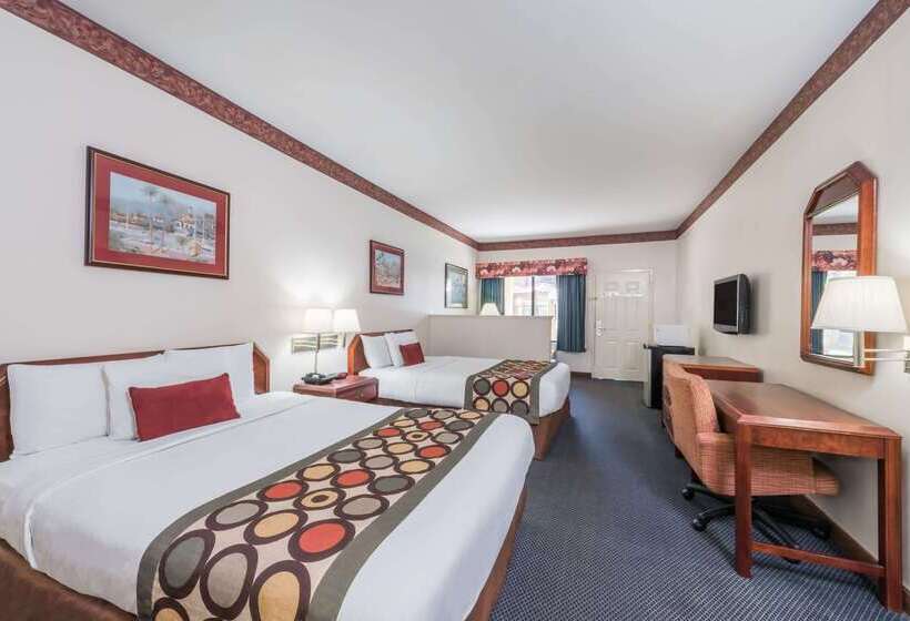 Hotel Super 8 By Wyndham Weslaco