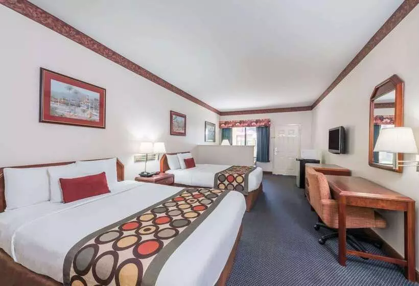 Otel Super 8 By Wyndham Weslaco