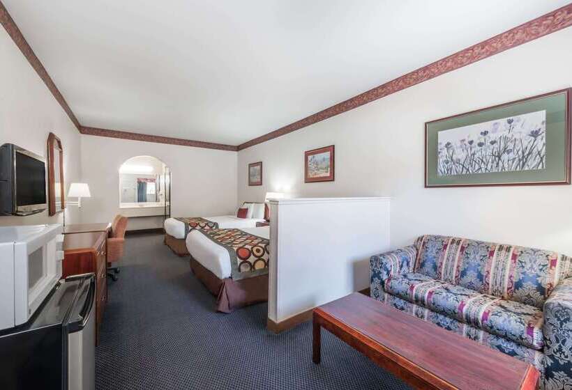 Hotel Super 8 By Wyndham Weslaco