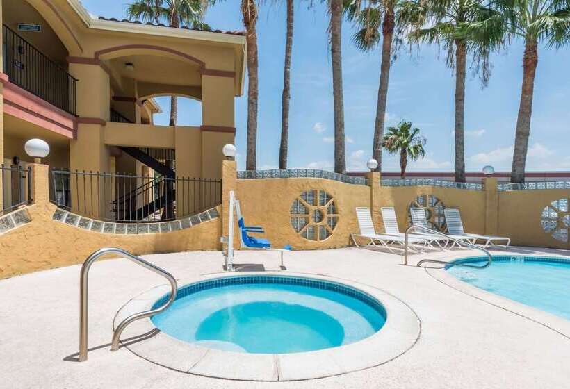 Hotel Super 8 By Wyndham Weslaco
