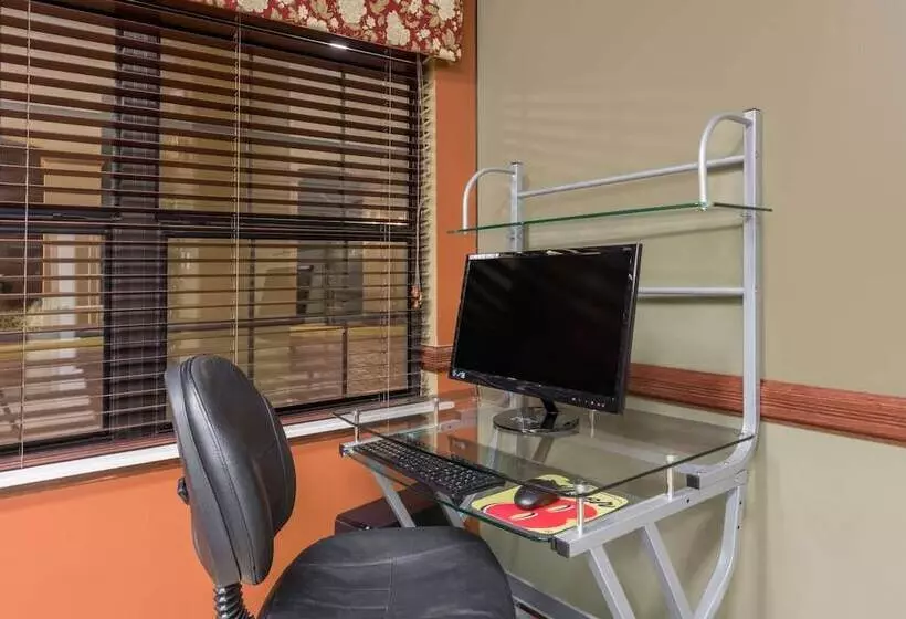 Otel Super 8 By Wyndham Weslaco