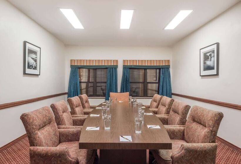 Hotel Super 8 By Wyndham Weslaco