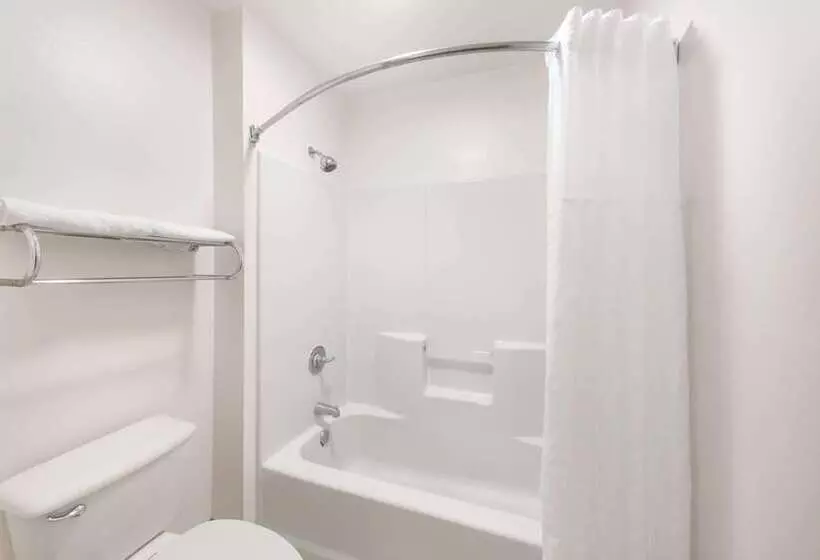 Otel Super 8 By Wyndham Weslaco