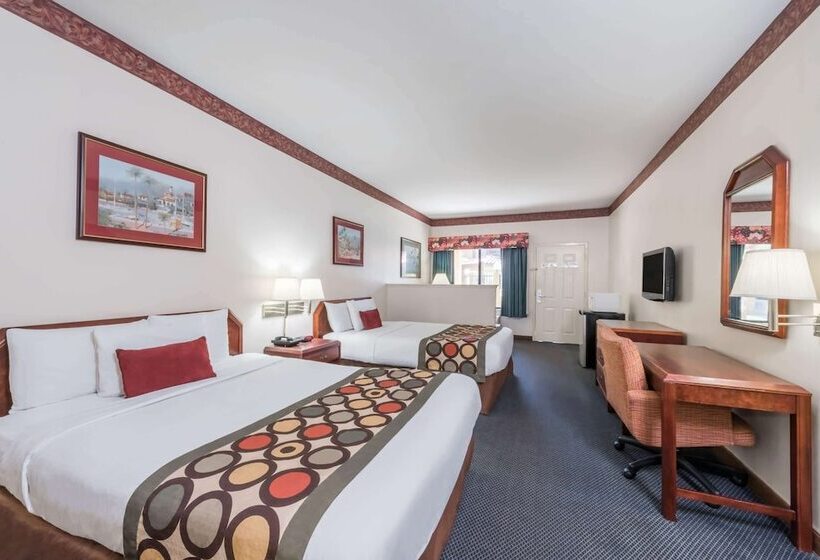 Hotel Super 8 By Wyndham Weslaco