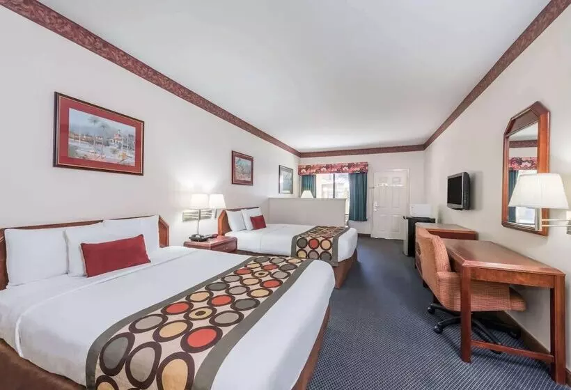 Otel Super 8 By Wyndham Weslaco