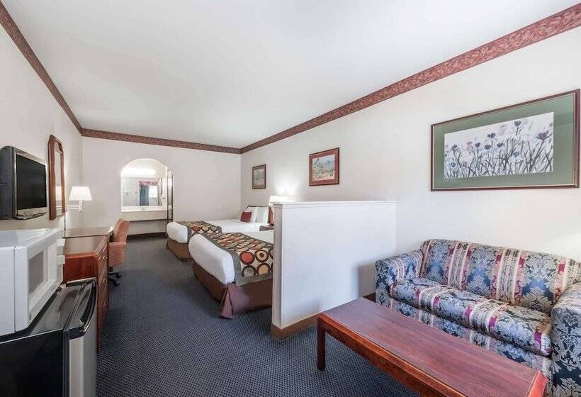 Hotel Super 8 By Wyndham Weslaco