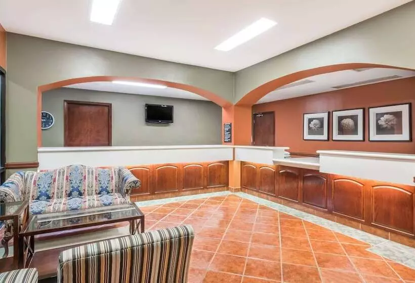 Otel Super 8 By Wyndham Weslaco