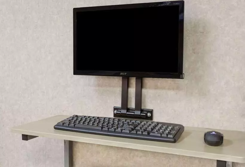 Отель Travelodge By Wyndham La Grande