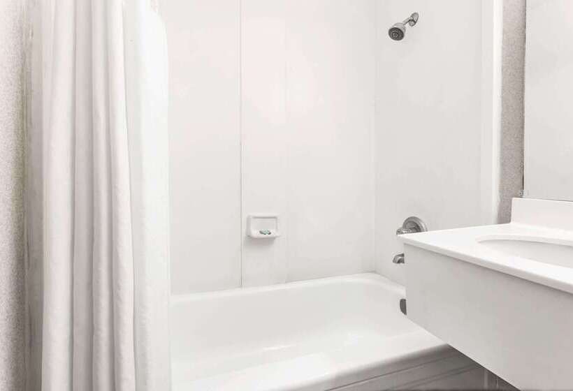 בית מלון כפרי Travelodge By Wyndham La Grande