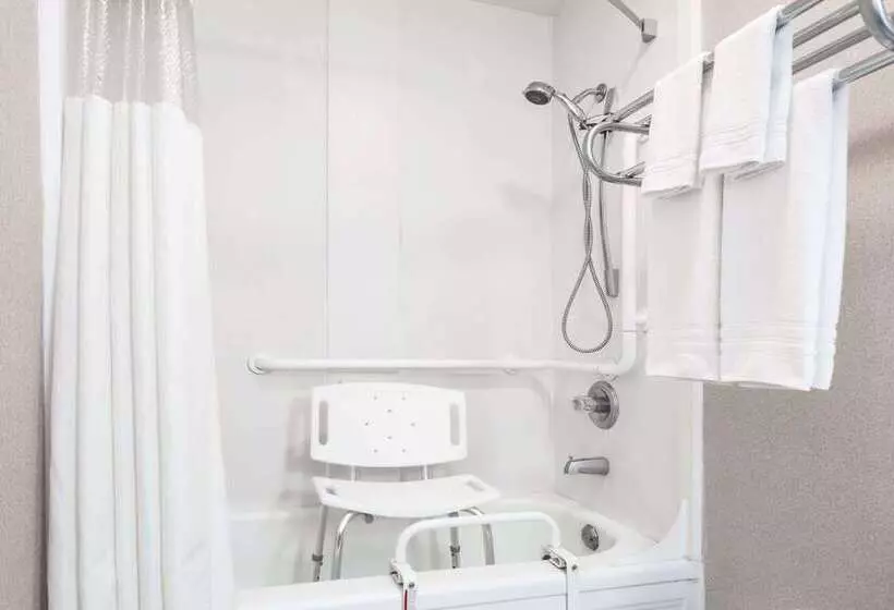 Отель Travelodge By Wyndham La Grande