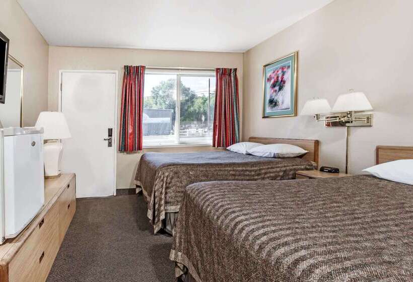 בית מלון כפרי Travelodge By Wyndham La Grande