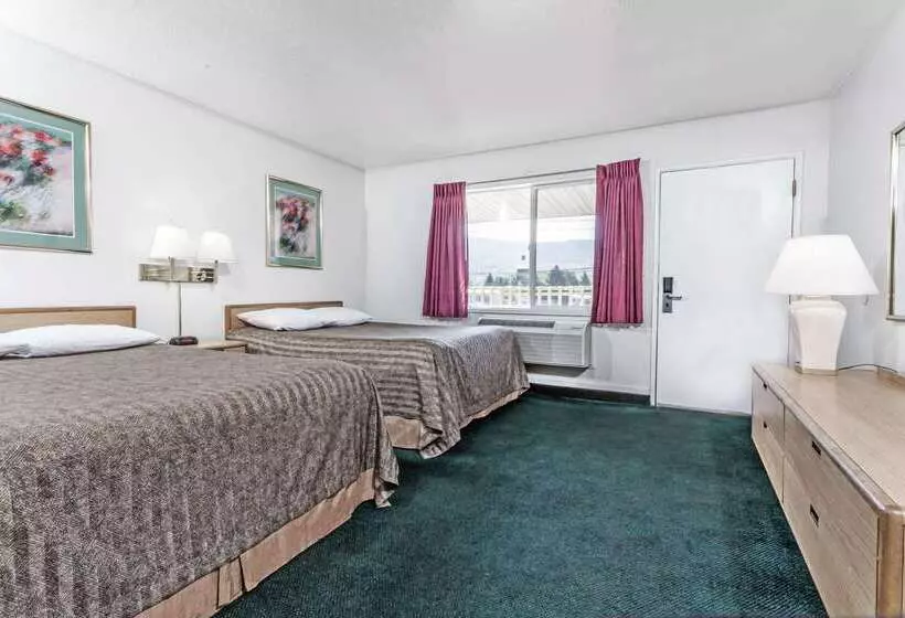 Отель Travelodge By Wyndham La Grande