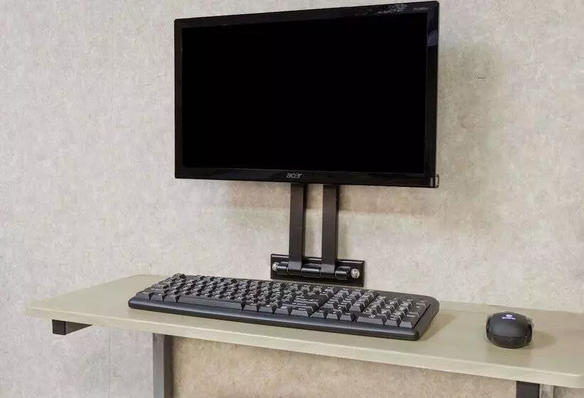 Отель Travelodge By Wyndham La Grande