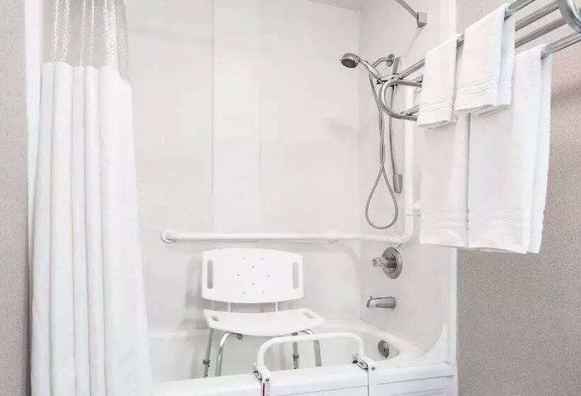 Отель Travelodge By Wyndham La Grande