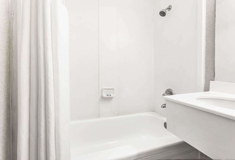 בית מלון כפרי Travelodge By Wyndham La Grande