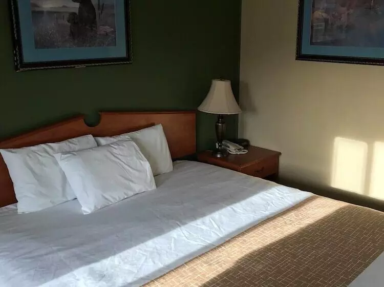 Отель Travelodge By Wyndham La Grande