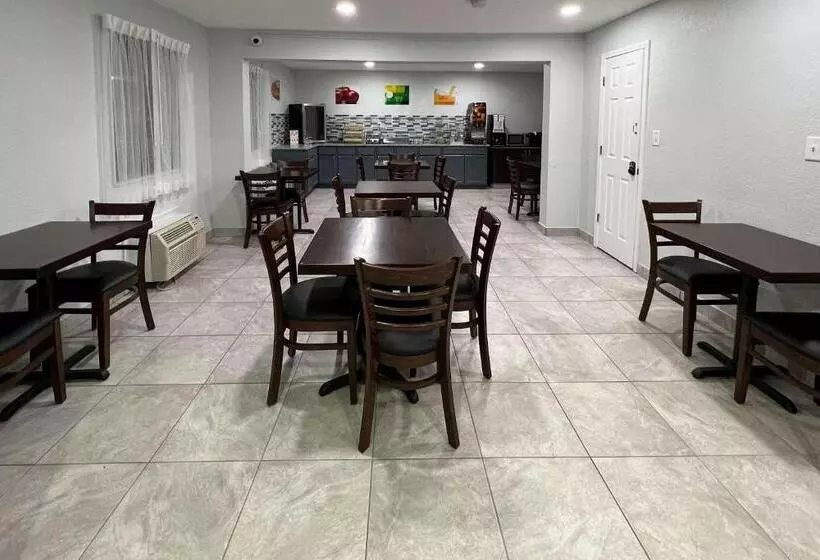 모텔 Quality Inn & Suites