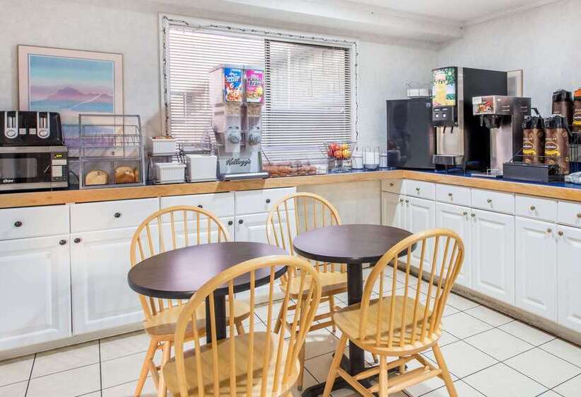 모텔 Super 8 By Wyndham Bishop