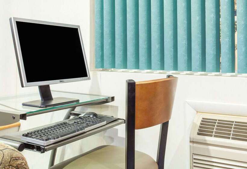 فندق على الطريق Super 8 By Wyndham Carthage