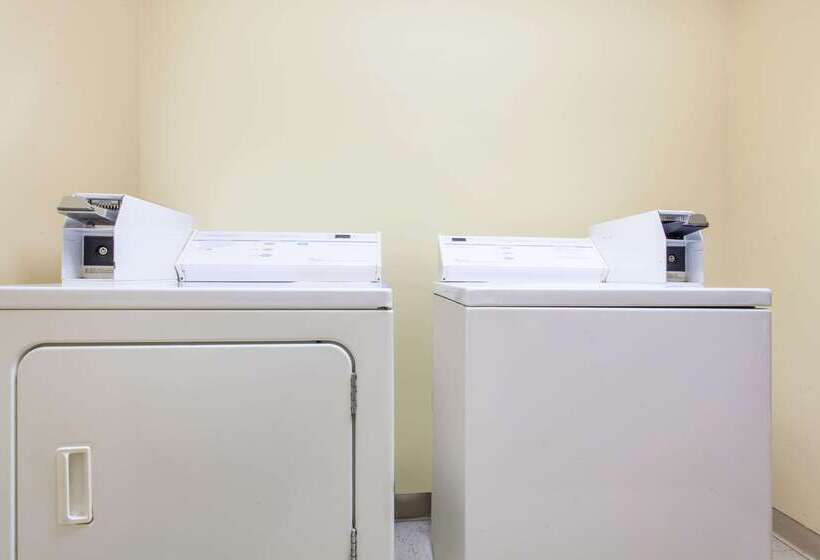 فندق على الطريق Super 8 By Wyndham Carthage