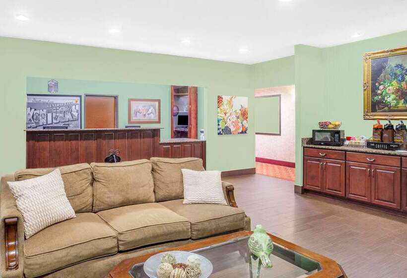 מוטל Super 8 By Wyndham Central City