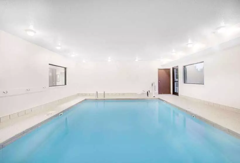 모텔 Super 8 By Wyndham Central City