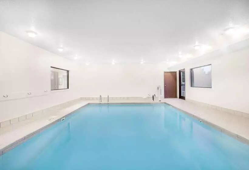 모텔 Super 8 By Wyndham Central City