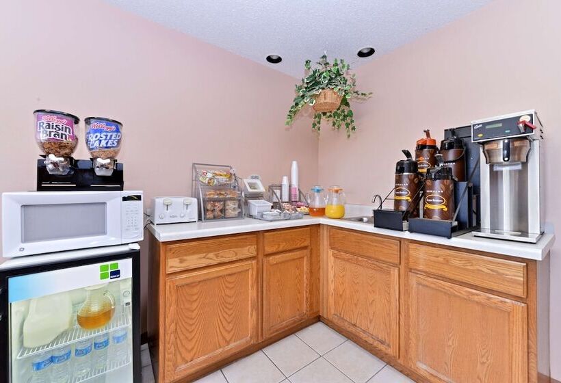 فندق على الطريق Super 8 By Wyndham Chenoa