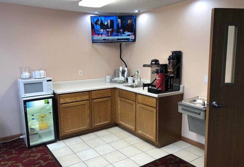 فندق على الطريق Super 8 By Wyndham Chenoa