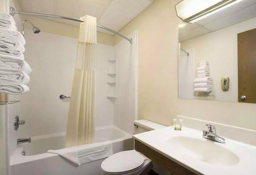 فندق على الطريق Super 8 By Wyndham Cuba