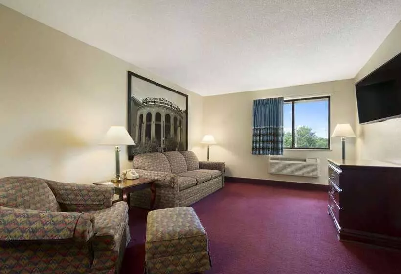 فندق على الطريق Super 8 By Wyndham Cuba