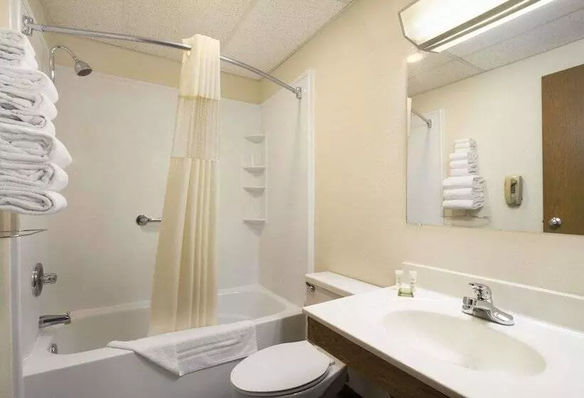 فندق على الطريق Super 8 By Wyndham Cuba