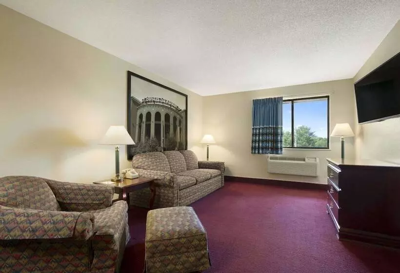 فندق على الطريق Super 8 By Wyndham Cuba