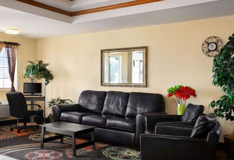 מוטל Super 8 By Wyndham Holton