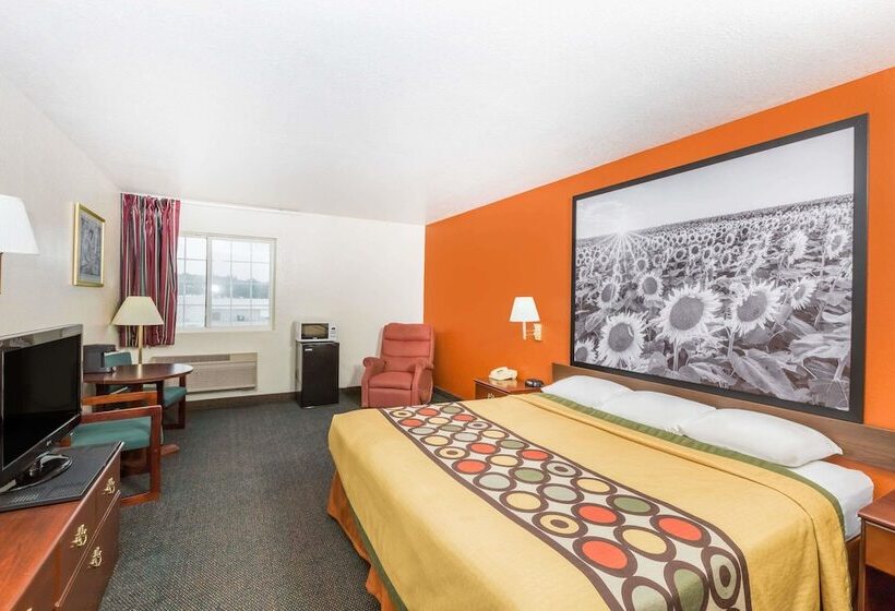 מוטל Super 8 By Wyndham Holton