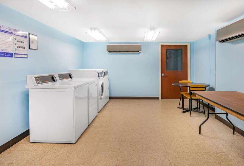 فندق على الطريق Super 8 By Wyndham Mount Laurel