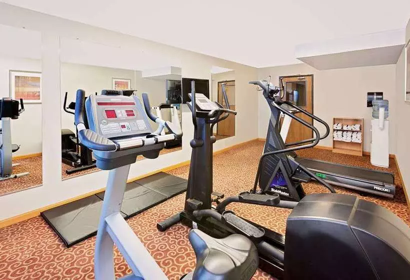 Мотель Super 8 By Wyndham Mt. Pleasant