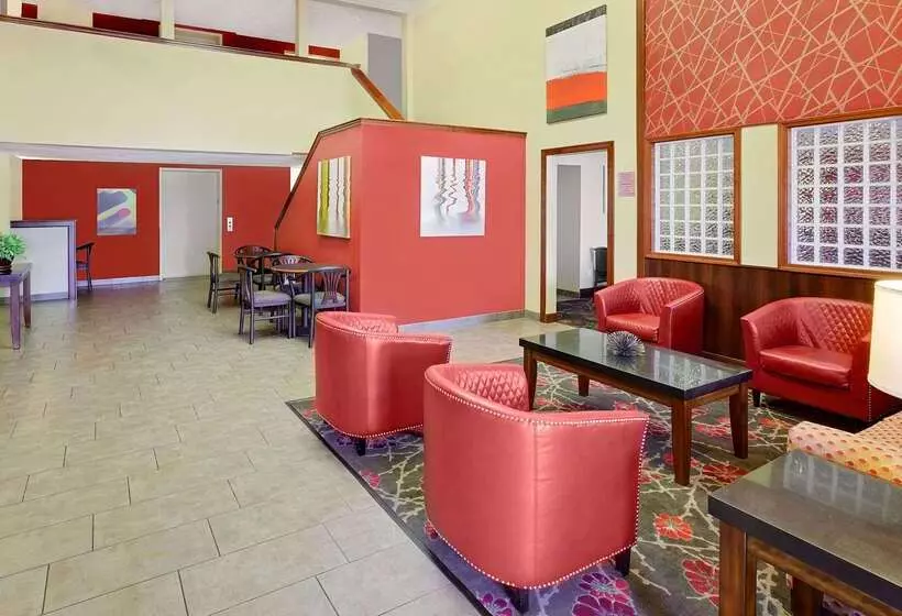 Мотель Super 8 By Wyndham Mt. Pleasant