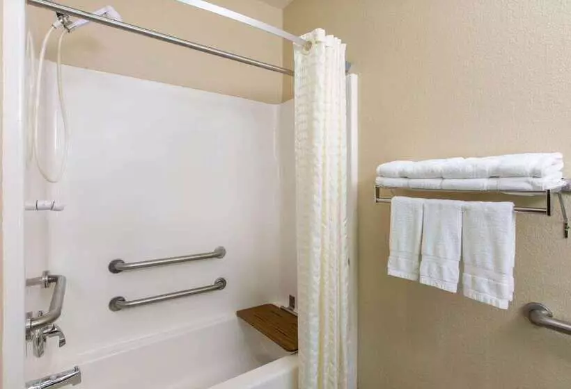 Мотель Super 8 By Wyndham Ottawa