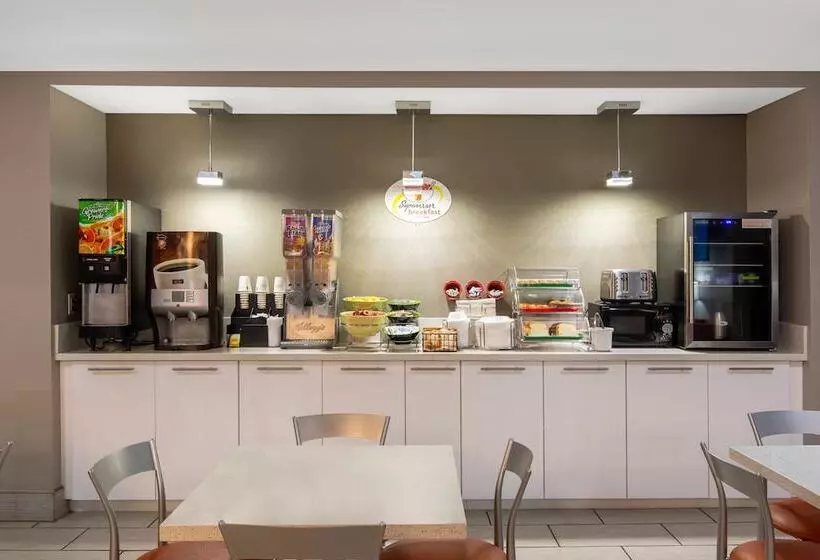 Мотель Super 8 By Wyndham Ottawa