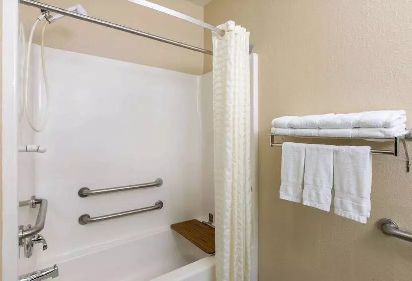 Мотель Super 8 By Wyndham Ottawa