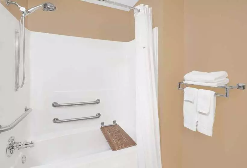 فندق على الطريق Super 8 By Wyndham Seville