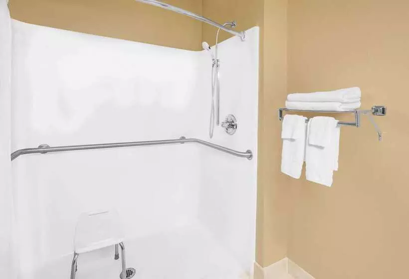 فندق على الطريق Super 8 By Wyndham Seville