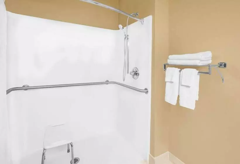 فندق على الطريق Super 8 By Wyndham Seville