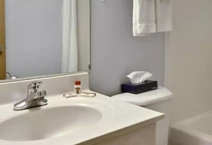 فندق على الطريق Super 8 By Wyndham Seville