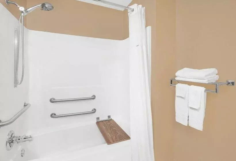 فندق على الطريق Super 8 By Wyndham Seville