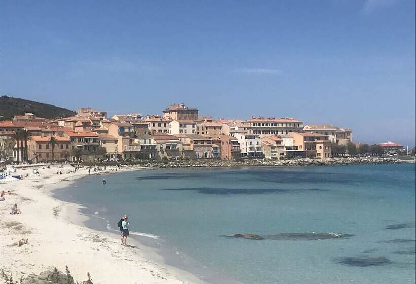 مبيت وإفطار A Muvrella